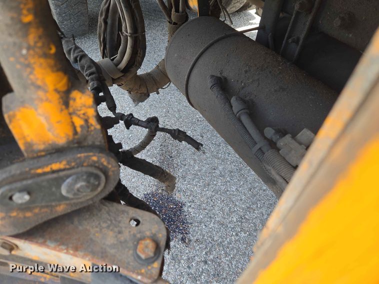 image for item EW0277 2018 Peterbilt 320 refuse truck