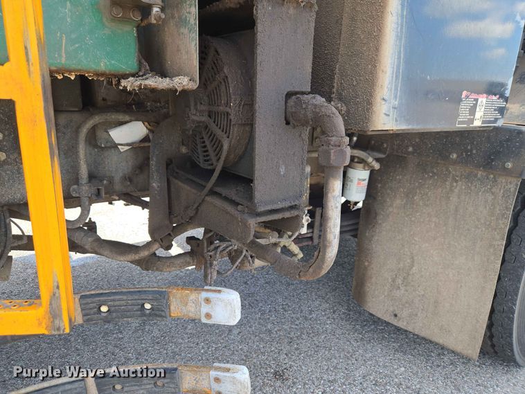 image for item EW0277 2018 Peterbilt 320 refuse truck