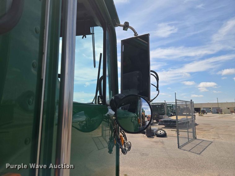 image for item EW0277 2018 Peterbilt 320 refuse truck