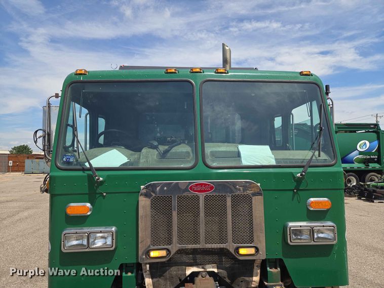 image for item EW0277 2018 Peterbilt 320 refuse truck