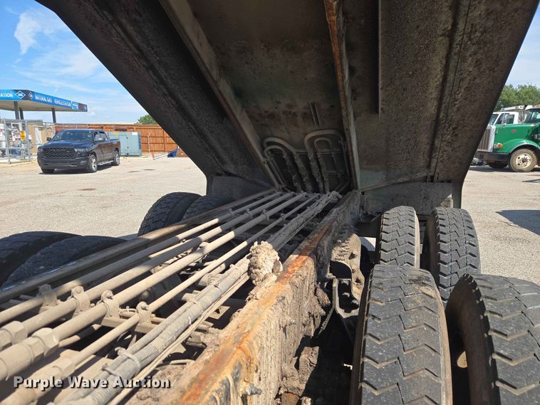 image for item EW0277 2018 Peterbilt 320 refuse truck