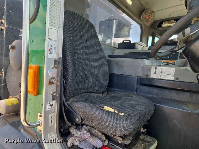 image for item EW0277 2018 Peterbilt 320 refuse truck