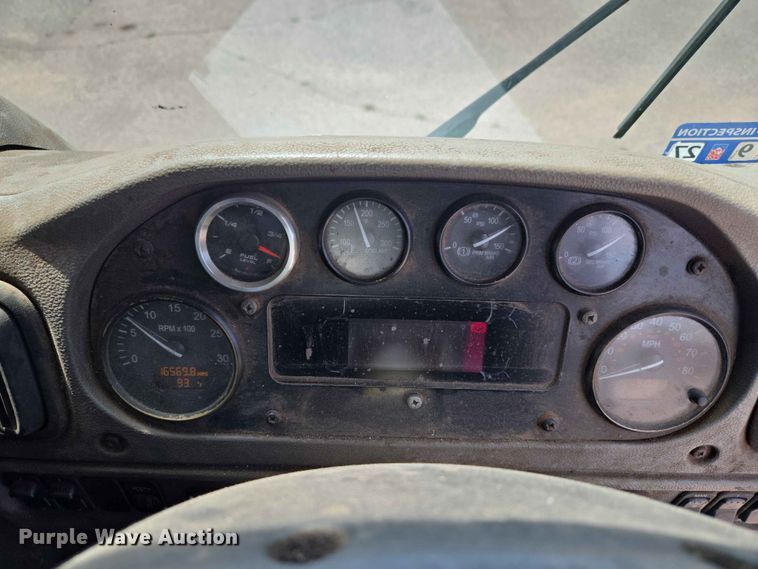 image for item EW0277 2018 Peterbilt 320 refuse truck