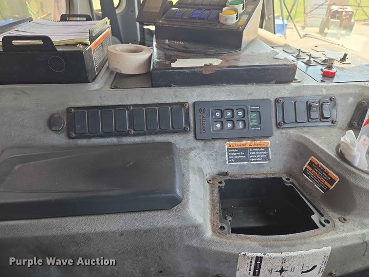 image for item EW0277 2018 Peterbilt 320 refuse truck