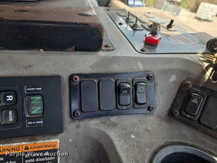 image for item EW0277 2018 Peterbilt 320 refuse truck