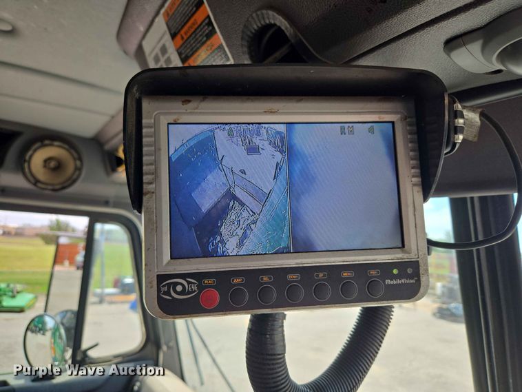 image for item EW0277 2018 Peterbilt 320 refuse truck