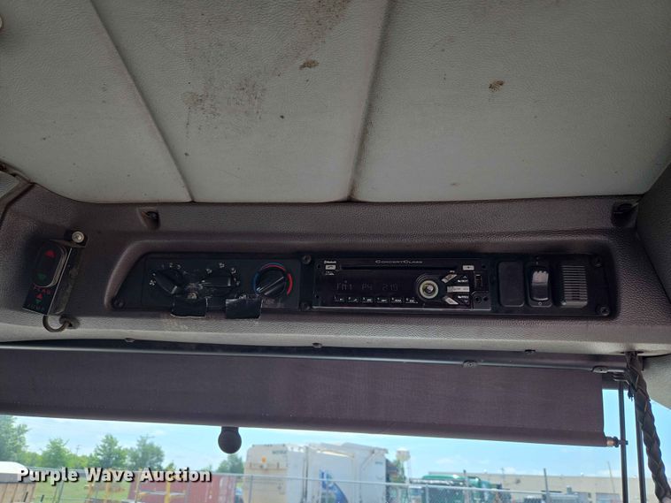 image for item EW0277 2018 Peterbilt 320 refuse truck