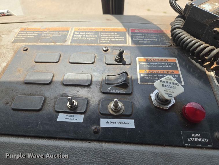 image for item EW0277 2018 Peterbilt 320 refuse truck