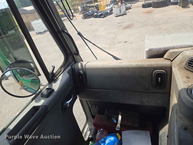 image for item EW0277 2018 Peterbilt 320 refuse truck