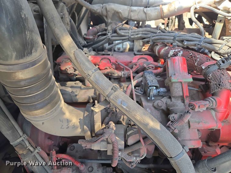image for item EW0277 2018 Peterbilt 320 refuse truck