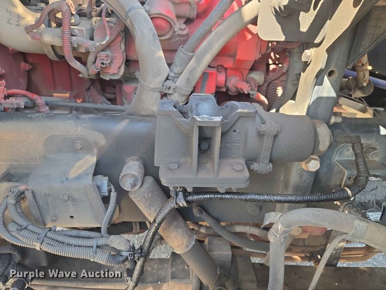 image for item EW0277 2018 Peterbilt 320 refuse truck