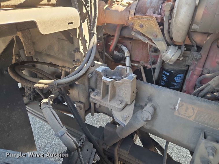 image for item EW0277 2018 Peterbilt 320 refuse truck