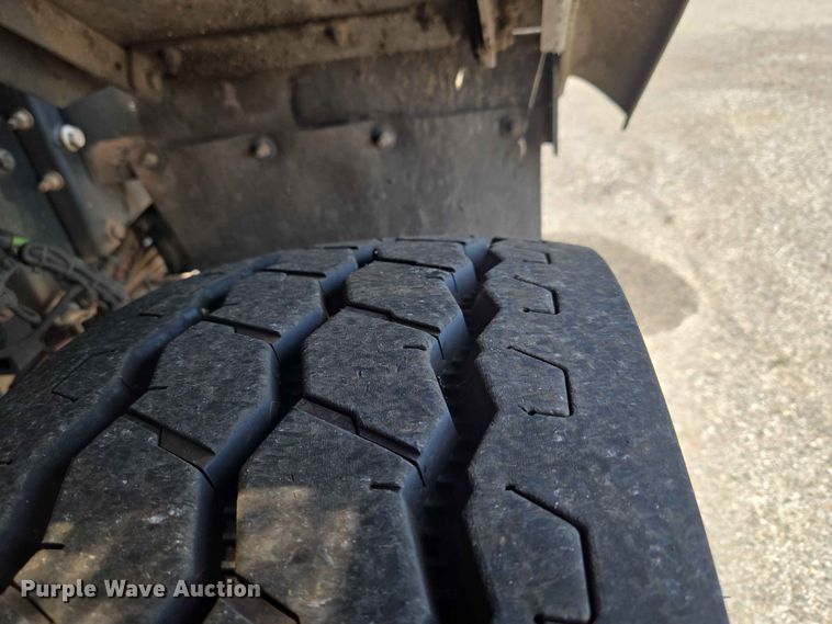 image for item EW0277 2018 Peterbilt 320 refuse truck