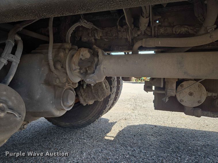 image for item EW0277 2018 Peterbilt 320 refuse truck