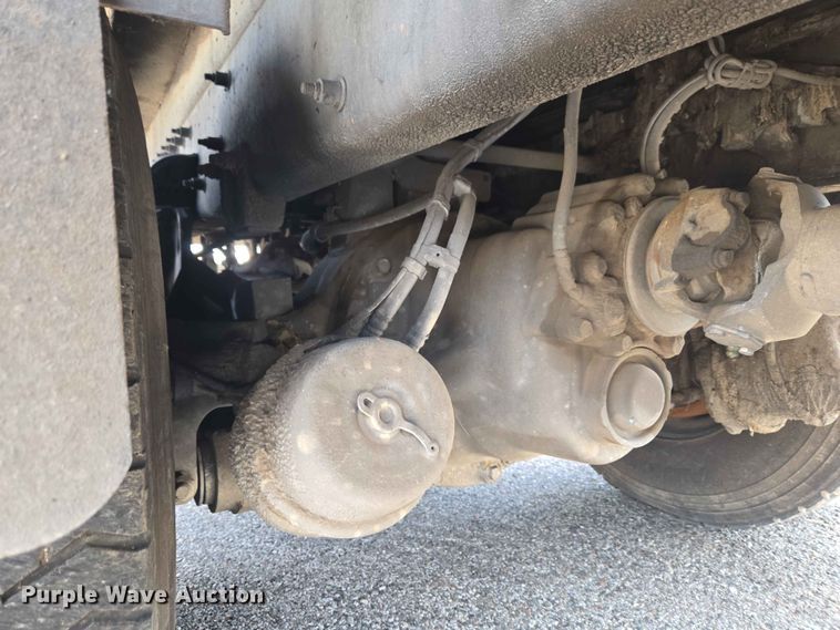 image for item EW0277 2018 Peterbilt 320 refuse truck