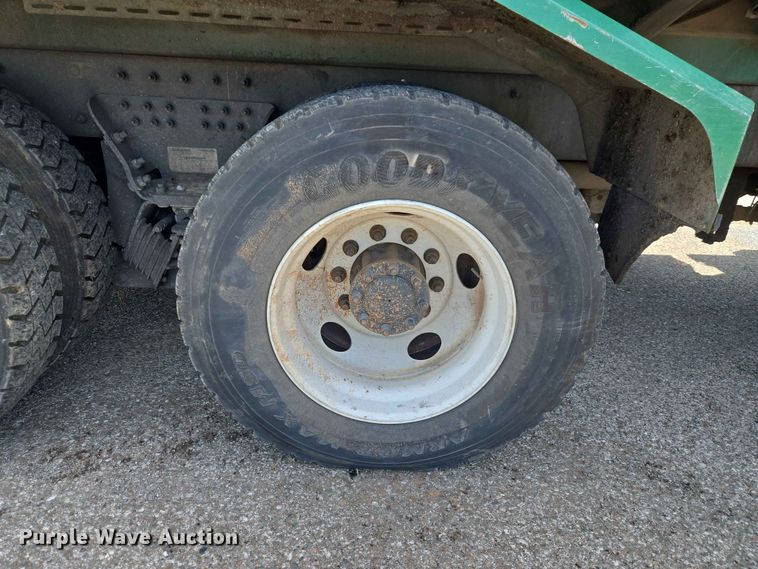 image for item EW0277 2018 Peterbilt 320 refuse truck