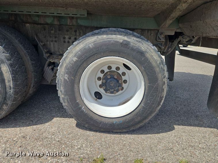image for item EW0277 2018 Peterbilt 320 refuse truck