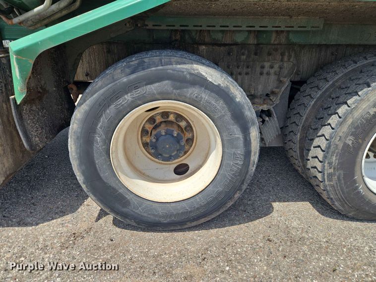 image for item EW0277 2018 Peterbilt 320 refuse truck
