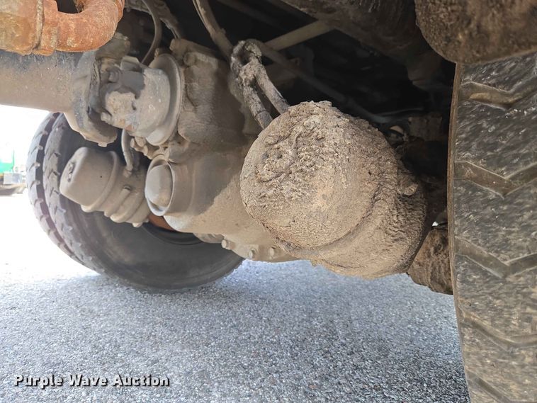 image for item EW0277 2018 Peterbilt 320 refuse truck