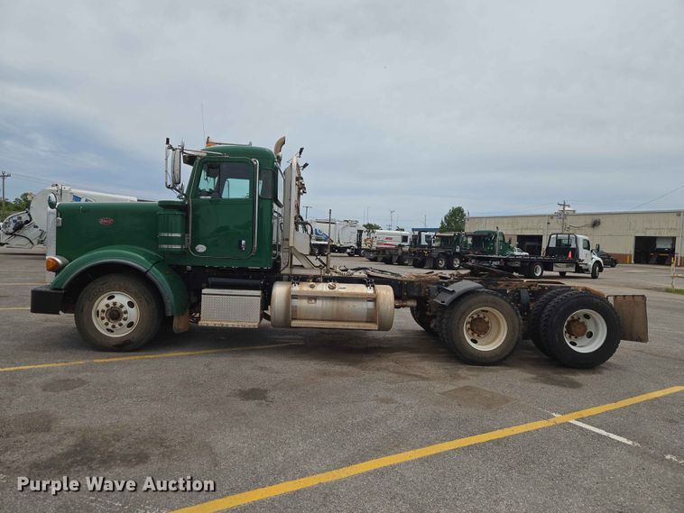 image for item EW0278 2018 Peterbilt 367 semi truck