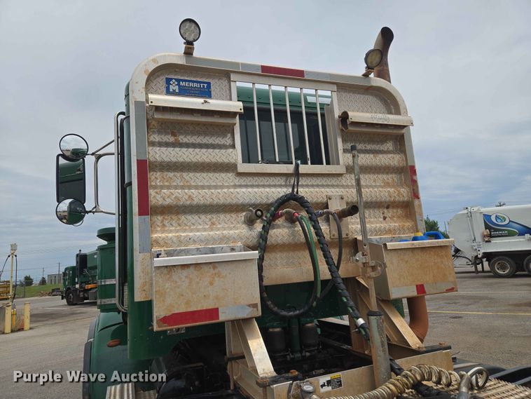 image for item EW0278 2018 Peterbilt 367 semi truck