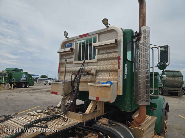 image for item EW0278 2018 Peterbilt 367 semi truck
