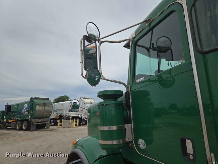 image for item EW0278 2018 Peterbilt 367 semi truck