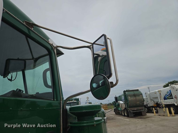 image for item EW0278 2018 Peterbilt 367 semi truck