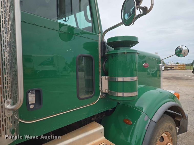 image for item EW0278 2018 Peterbilt 367 semi truck