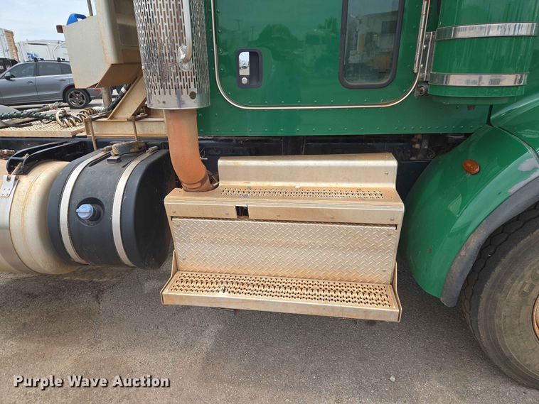 image for item EW0278 2018 Peterbilt 367 semi truck