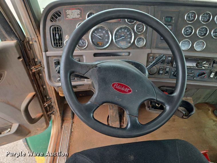 image for item EW0278 2018 Peterbilt 367 semi truck