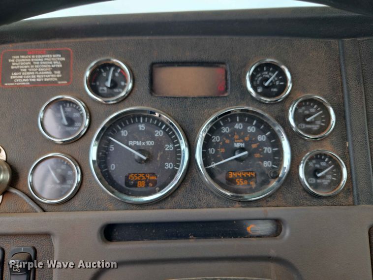 image for item EW0278 2018 Peterbilt 367 semi truck