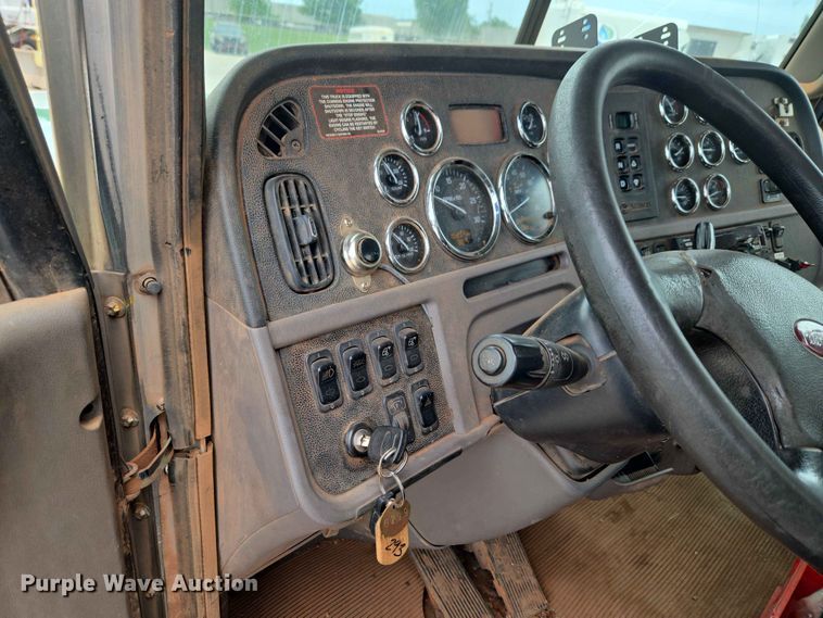 image for item EW0278 2018 Peterbilt 367 semi truck