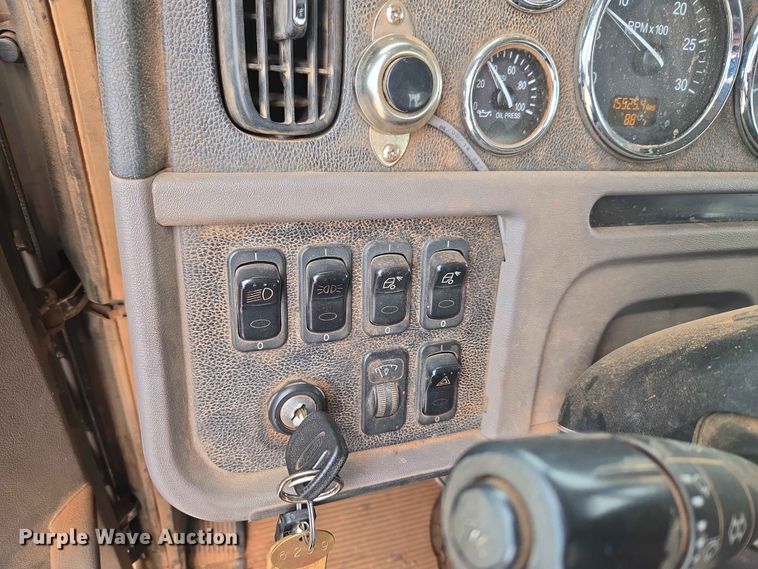 image for item EW0278 2018 Peterbilt 367 semi truck