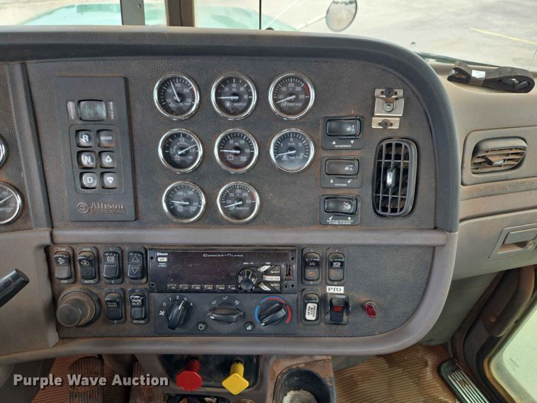image for item EW0278 2018 Peterbilt 367 semi truck