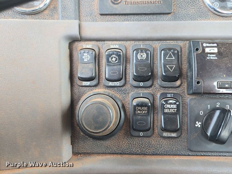 image for item EW0278 2018 Peterbilt 367 semi truck