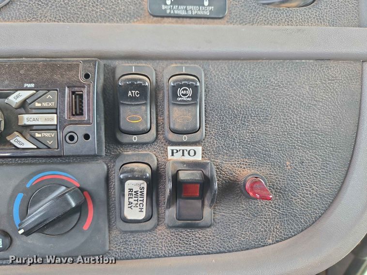 image for item EW0278 2018 Peterbilt 367 semi truck