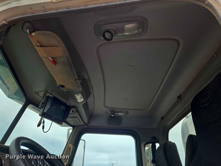 image for item EW0278 2018 Peterbilt 367 semi truck