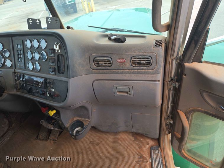 image for item EW0278 2018 Peterbilt 367 semi truck