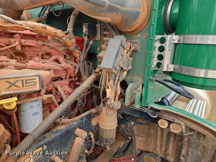 image for item EW0278 2018 Peterbilt 367 semi truck