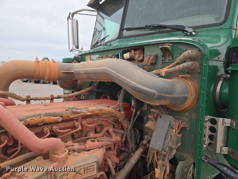 image for item EW0278 2018 Peterbilt 367 semi truck