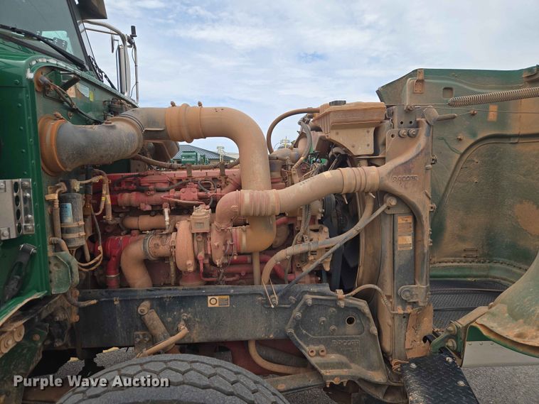 image for item EW0278 2018 Peterbilt 367 semi truck