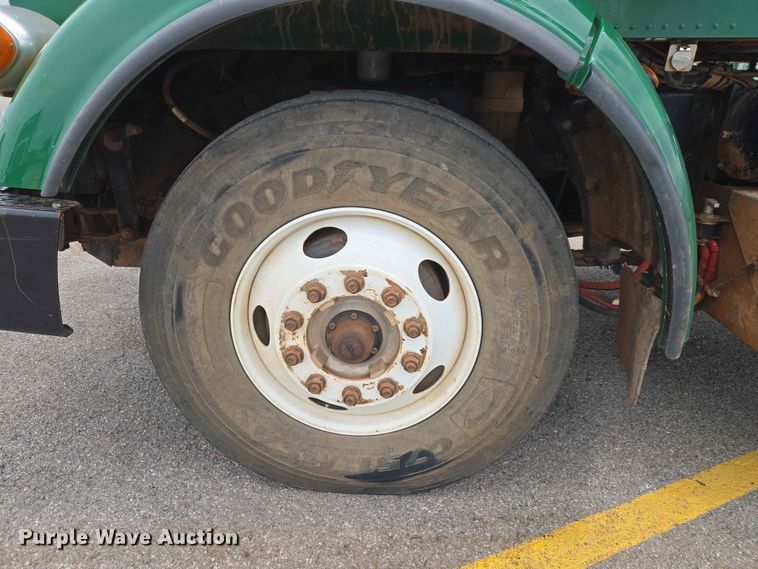 image for item EW0278 2018 Peterbilt 367 semi truck