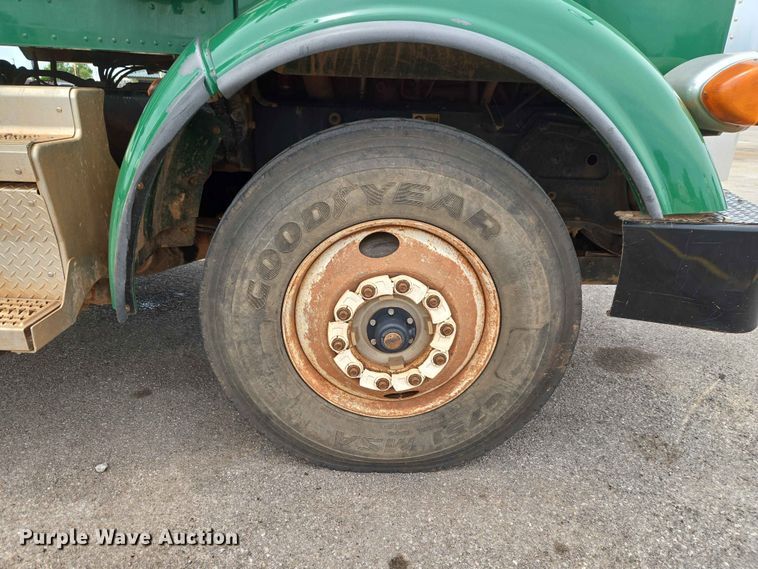 image for item EW0278 2018 Peterbilt 367 semi truck