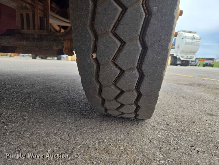 image for item EW0278 2018 Peterbilt 367 semi truck