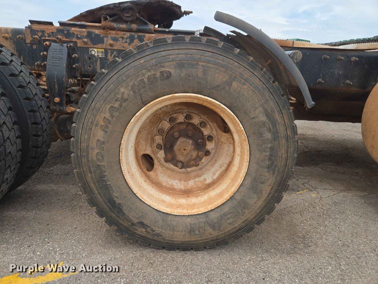 image for item EW0278 2018 Peterbilt 367 semi truck