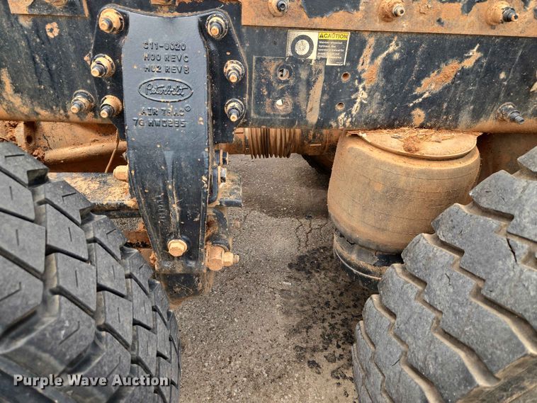 image for item EW0278 2018 Peterbilt 367 semi truck
