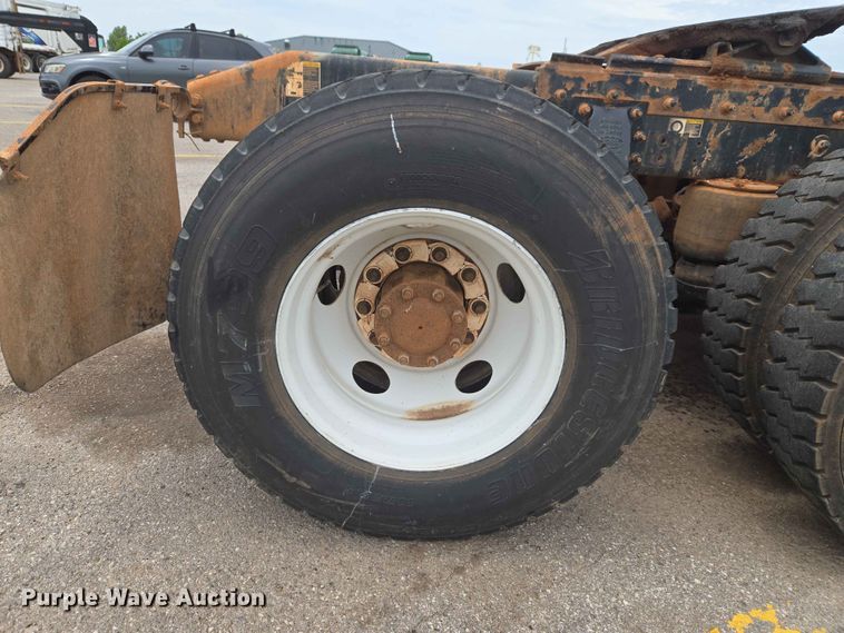 image for item EW0278 2018 Peterbilt 367 semi truck