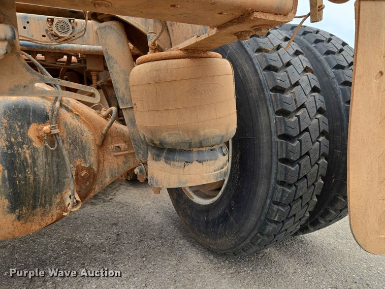image for item EW0278 2018 Peterbilt 367 semi truck