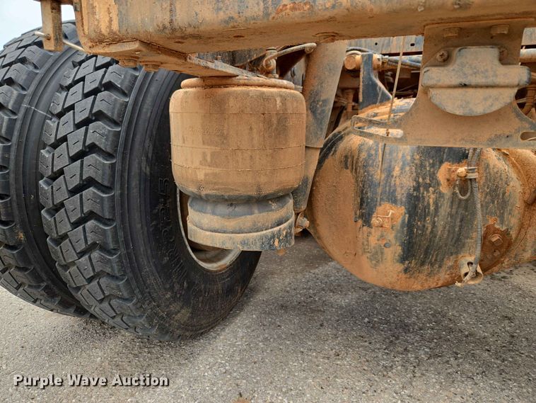 image for item EW0278 2018 Peterbilt 367 semi truck